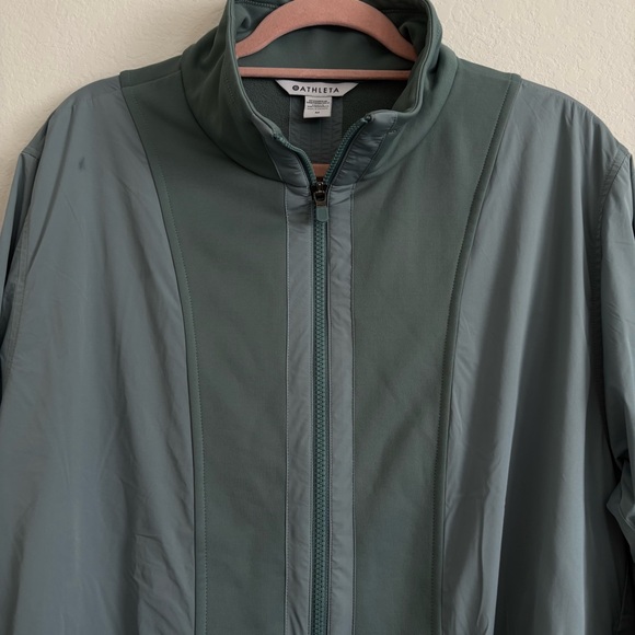 Athleta Evolve Hybrid Fleece Jacket in Minimalist Greyc Zip Front, size M - Picture 8 of 15